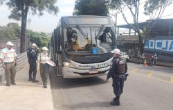 Operação Tolerância Zero da PBH emite 21 autuações a ônibus no bairro Betânia