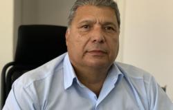 Subsecretário de Trabalho e Emprego - Luiz Otávio Fonseca, posa em uma fotografia com uma camisa de tons azul claro.