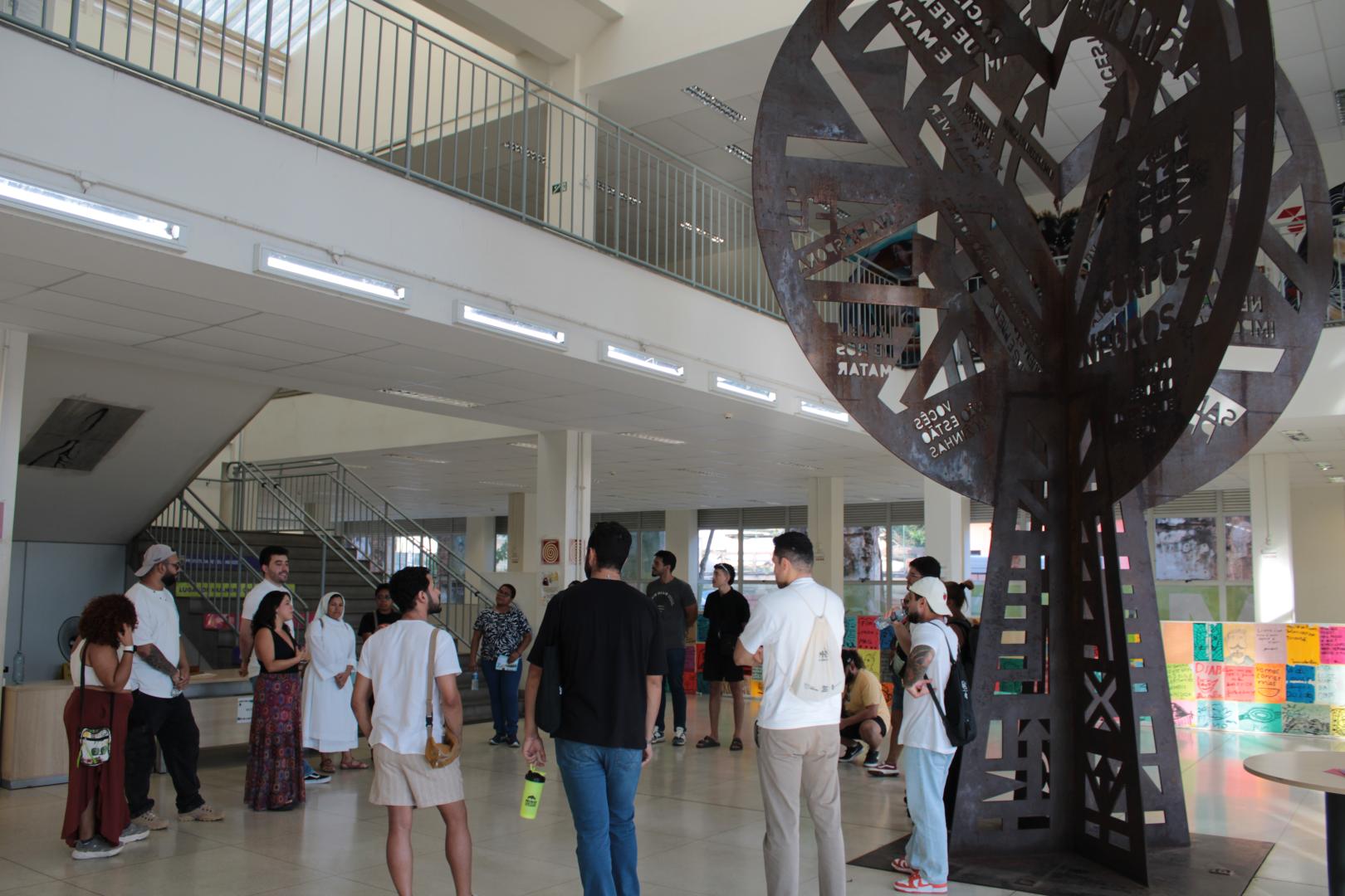 CRJ recebe aulão do Emancipa-BH e orienta jovens sobre caminhos para a universidade
