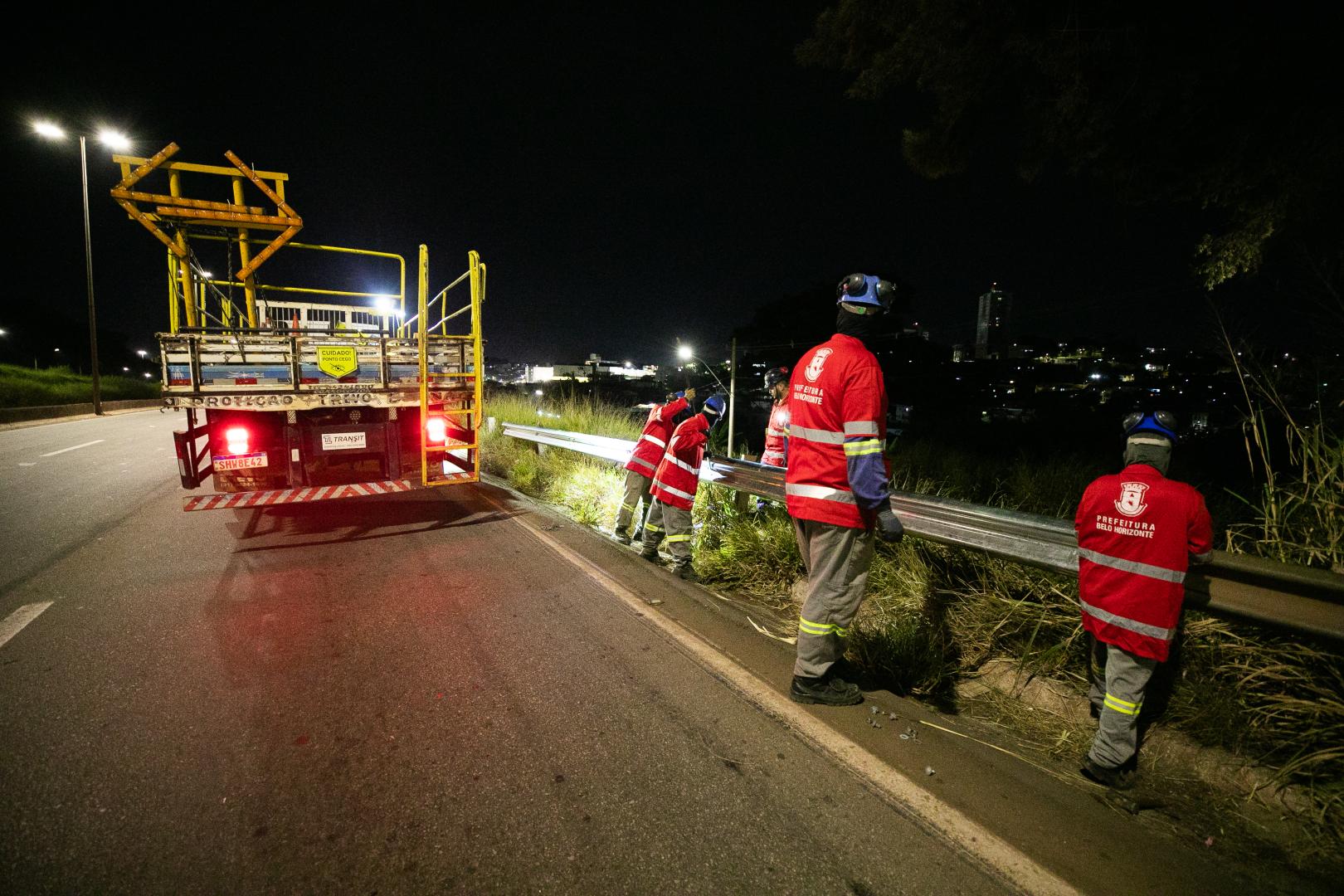 Trabalhadores PBH no NOVO ANEL de noite Trabalhadores PBH no NOVO ANEL de noite