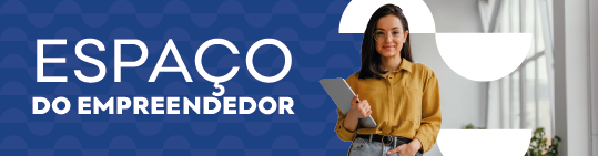 mulher branca de blusa amarela segura notebook
