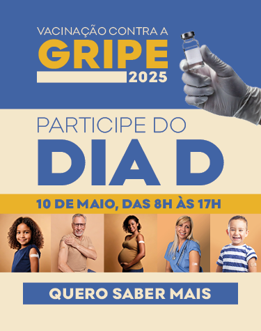 Adultos, idosos e crianças posam com braço de vacina à mostra