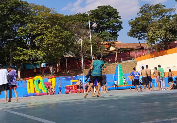 Comunidade escolar aproveita o CAC durante as férias