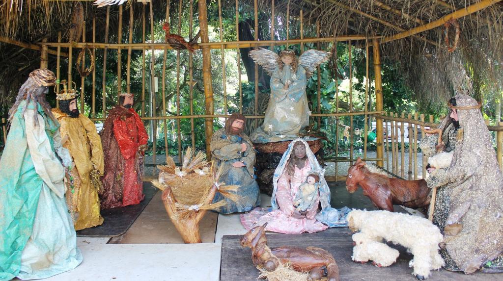 Presépio com peças em tamanho natural é aberto para visitação no Cristo Rei