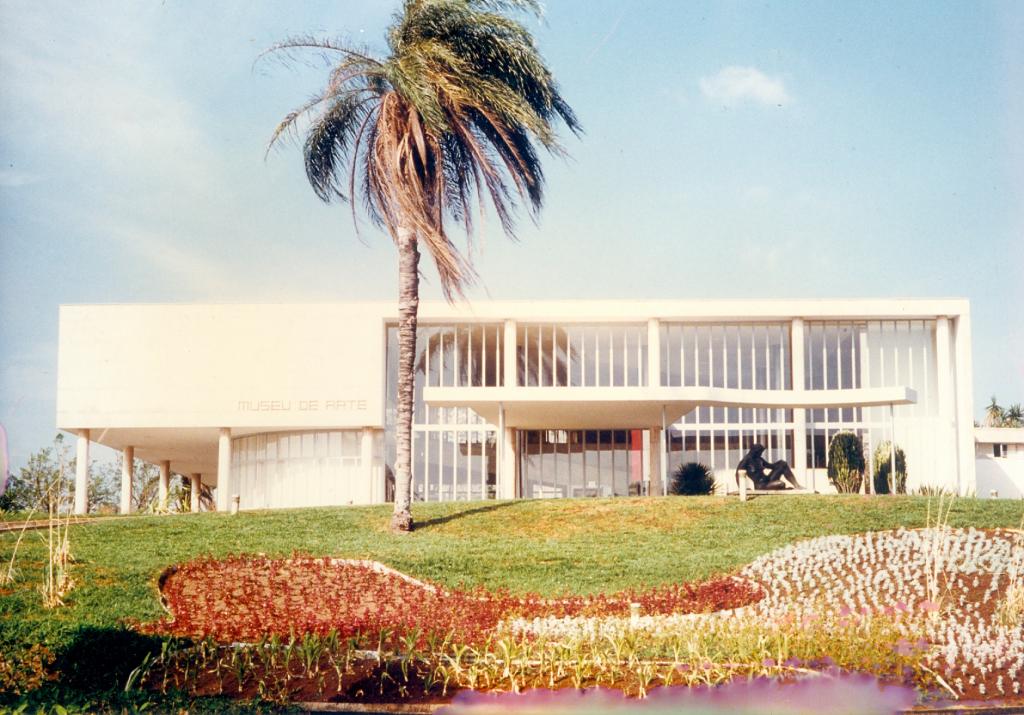 Foto histórica da fachada do Museu de Arte Moderna da Pampulha