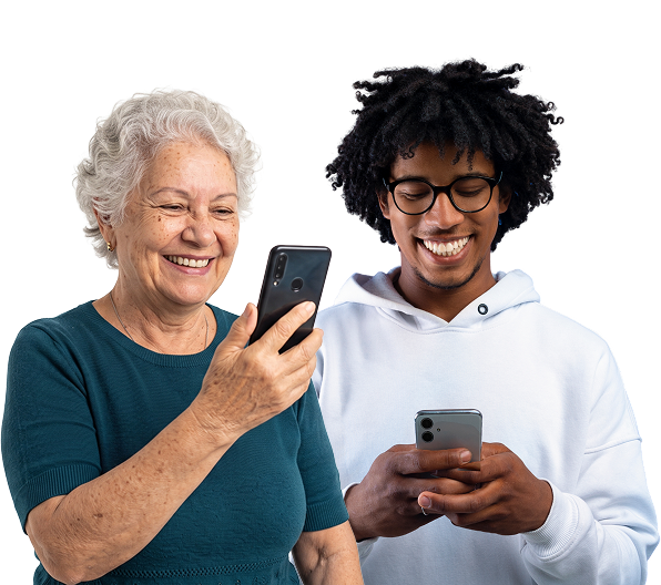 Imagem de duas pessoas sorrindo olhando para o celular