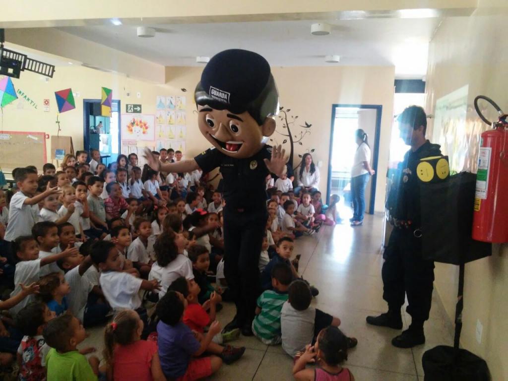 Prefeitura realiza roda de conversa de combate ao bullying em escola  municipal