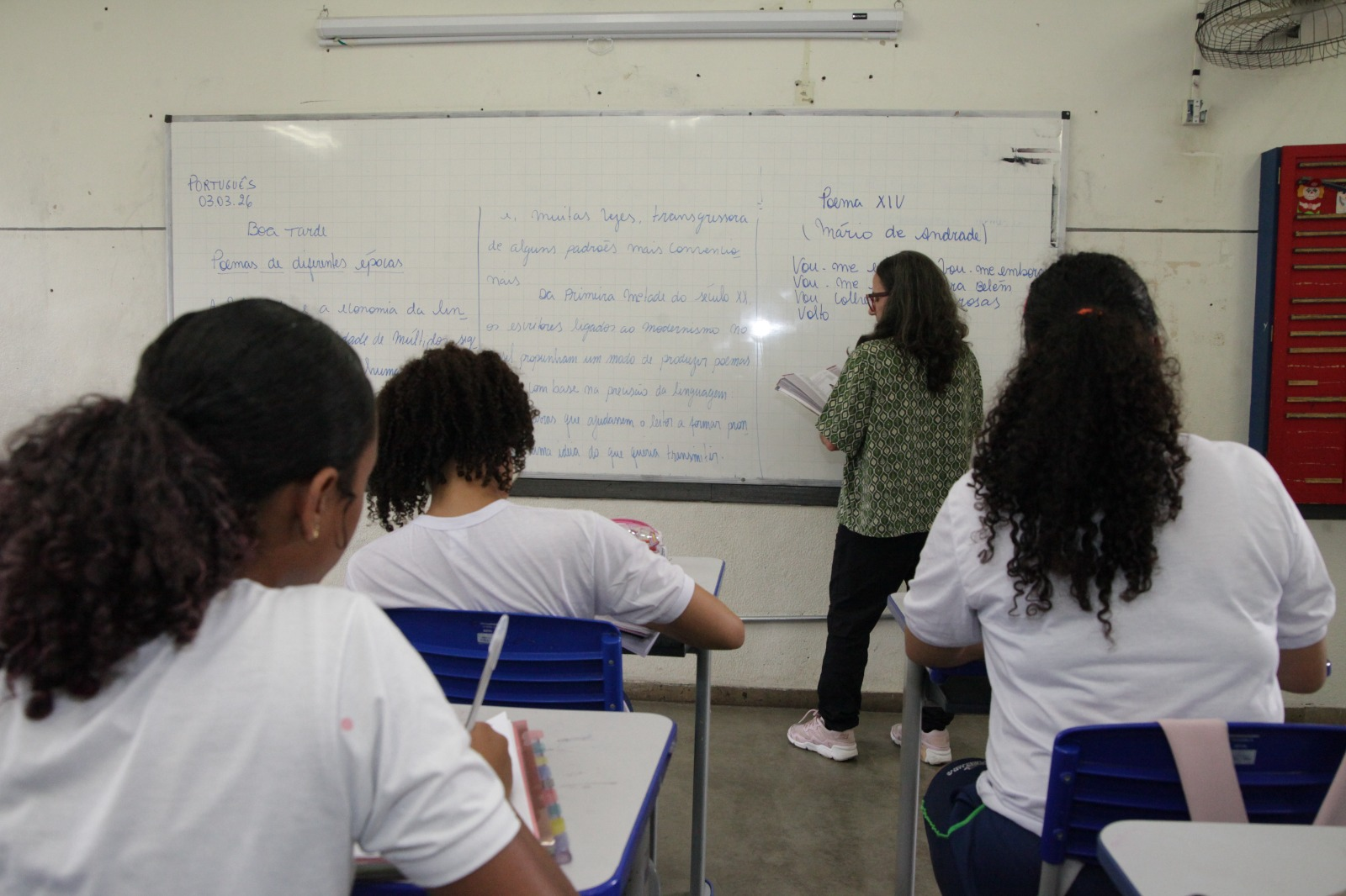 PBH abre concurso para professores da Rede Municipal de Educação PBH abre concurso para professores da Rede Municipal de Educação