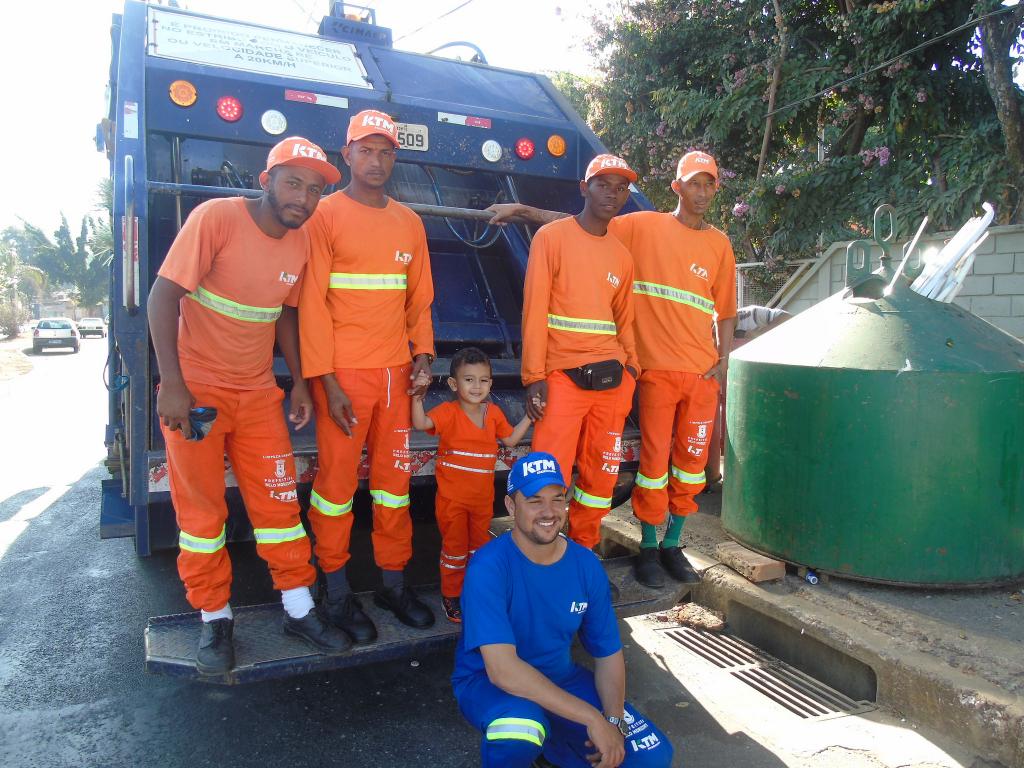 Caminhão De Brinquedo Lixo Coleta Menino Limpeza Urbana