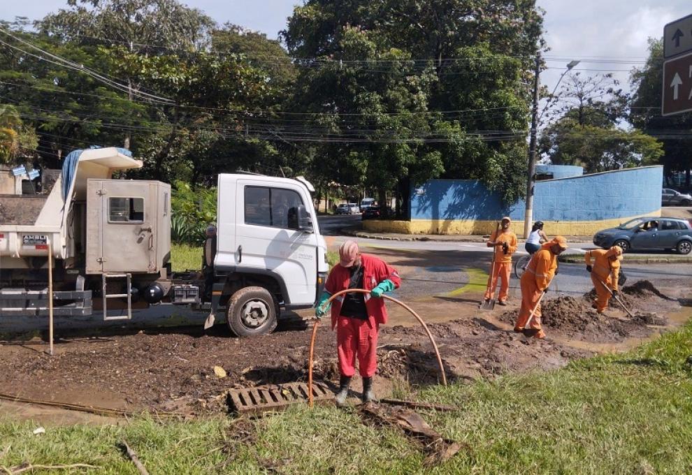 Força-tarefa da PBH mobiliza estrutura para limpeza de áreas afetadas por temporal