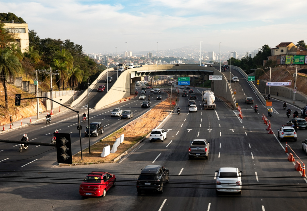 PBH libera trânsito no novo viaduto da Cristiano Machado com Avenida Saramenha