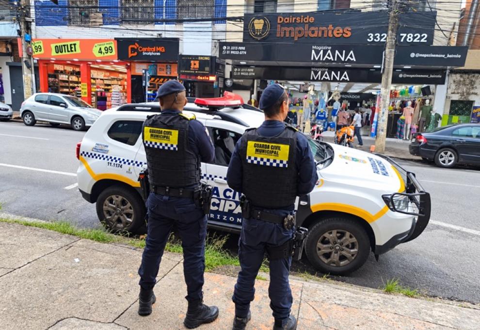 Guarda Municipal lança o projeto Barreiro + Seguro com reforço do patrulhamento na movimentada área comercial Guarda Municipal reforça patrulhamento em movimentada área comercial com o projeto Barreiro + Seguro