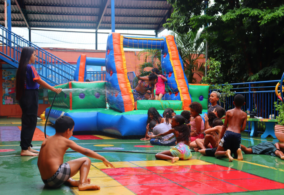 Prefeitura de BH abre escola no Carnaval para cuidar dos filhos de catadores e ambulantes Prefeitura de BH abre escola no Carnaval para cuidar dos filhos de catadores e ambulantes
