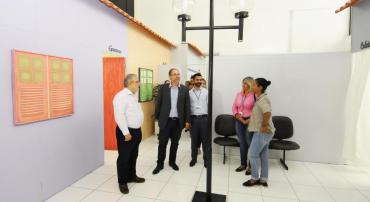 O vice-prefeito Paulo Lamac e secretário municipal de saúde, Jacson Machado Pinto, visitam o novo Centro de Testagem e Aconselhamento.