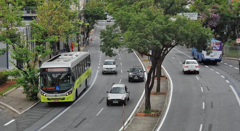 Faixas exclusivas são abertas a carros, motos e caminhões - Foto: Divulgação/PBH Pista da avenida Carlos Luz