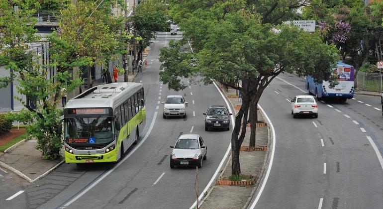 Pista da avenida Carlos Luz