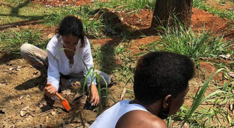 Projeto gera opção de inclusão social e renda a mulheres em situação de rua Projeto gera opção de inclusão social e renda a mulheres em situação de rua