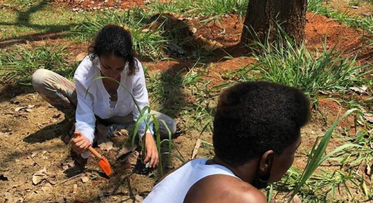 Projeto gera opção de inclusão social e renda a mulheres em situação de rua