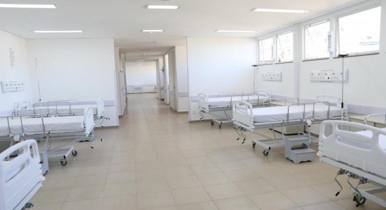 Leitos preparados para receberem pacientes