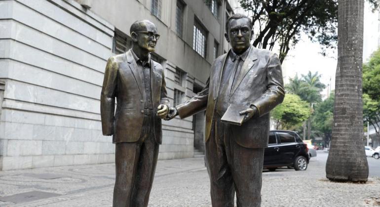 Convite à imprensa | Visita: Restauro das esculturas dos escritores mineiros Convite à imprensa | Visita: Restauro das esculturas dos escritores mineiros