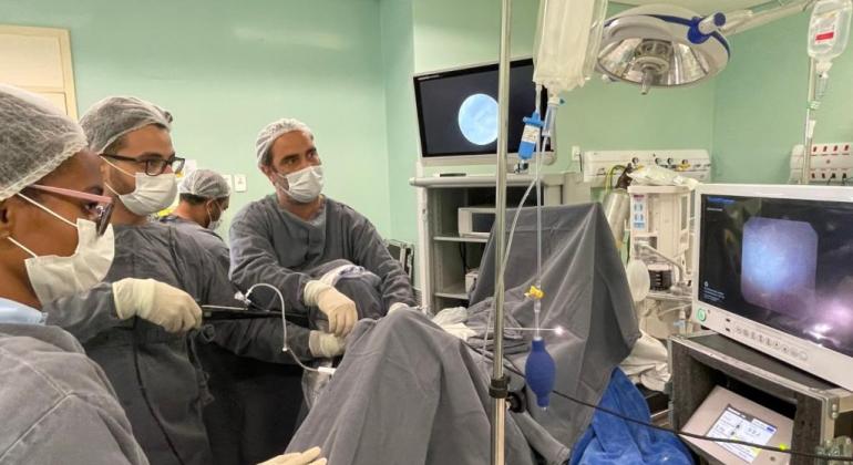 Hospital Célio de Castro realiza 1ª cirurgia laser para tratar cálculo renal