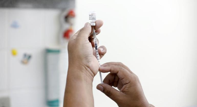 PBH promove vacinação no Movimento BH + Feliz para pessoas com 13 anos ou mais PBH promove vacinação no Movimento BH + Feliz de covid, meningite e gripe