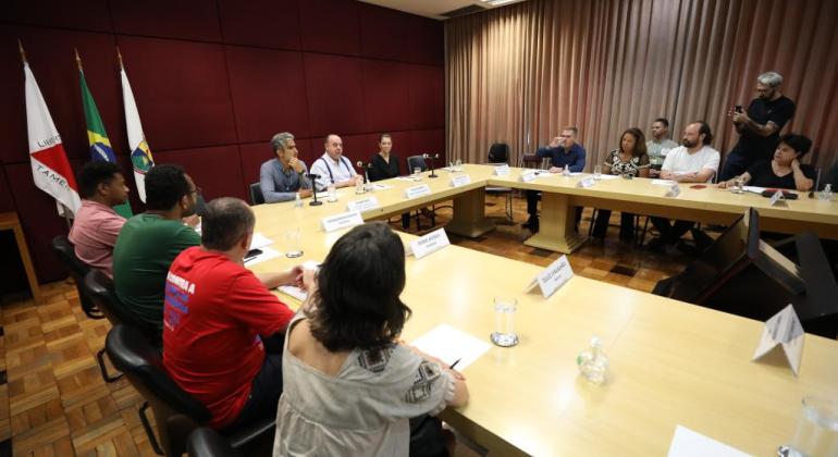 Prefeito Fuad Noman propõe antecipar reajuste de 5,93% aos servidores para junho Prefeito Fuad Noman propõe antecipar reajuste de 5,93% aos servidores para junho