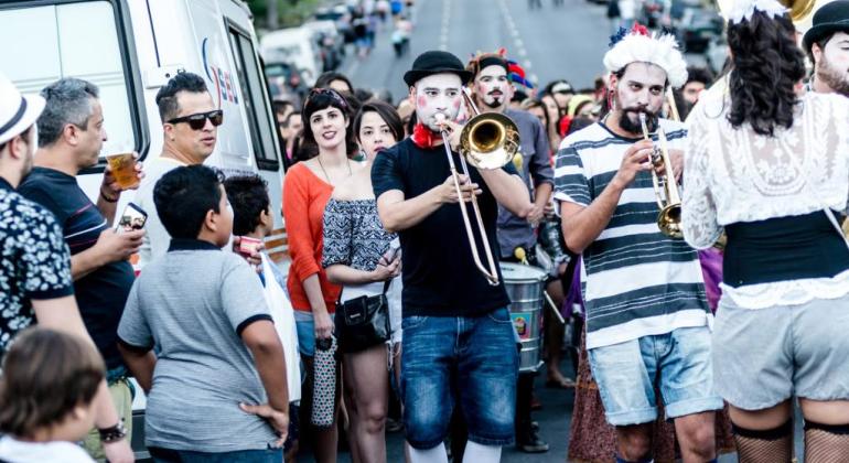 Conceição Evaristo, Ailton Krenak e Cortejo pelas ruas marcam abertura do FIT-22 Conceição Evaristo, Ailton Krenak e Cortejo pelas ruas marcam abertura do FIT-22