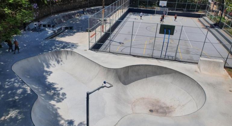 Seletiva para Brasileiro de Skate marca reinauguração de pista de parque em BH Pista de skate no Parque Ismael Fábregas