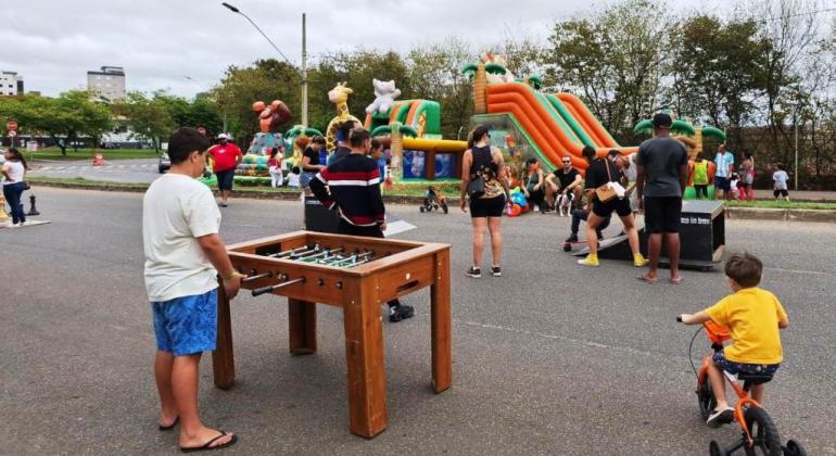 Esporte e Lazer atraem crianças e adultos para a diversão aos domingos, em BH 
