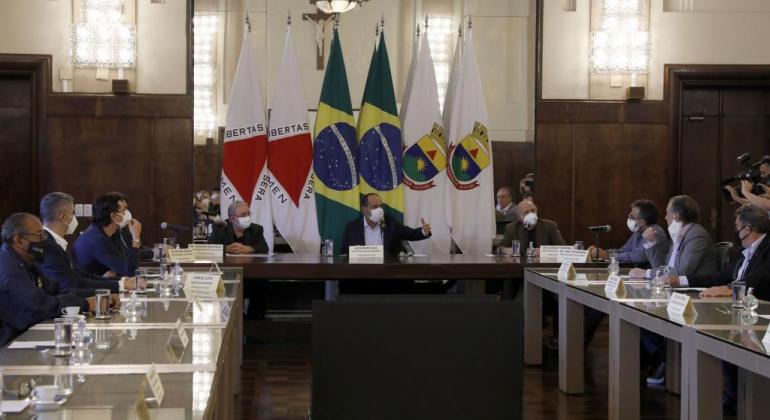 PBH anuncia público nos estádios e novos horários para bares e restaurantes PBH anuncia público nos estádios e novos horários para bares e restaurantes