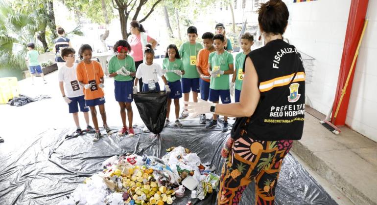 Projeto piloto da PBH transforma alunos da rede municipal em fiscais mirins Projeto piloto da PBH transforma alunos da rede municipal em fiscais mirins