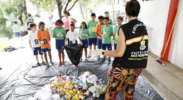 Projeto piloto da PBH transforma alunos da rede municipal em fiscais mirins