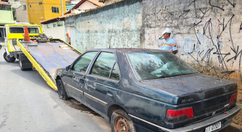 No combate à dengue PBH já retirou 120 veículos abandonados das ruas da capital
