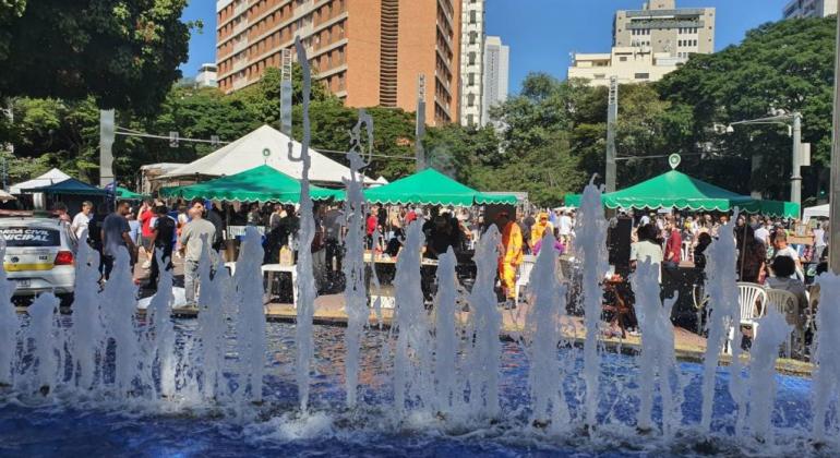 Foi uma festa surpresa', diz responsável por sítio com centenas de  banhistas em BH, Minas Gerais