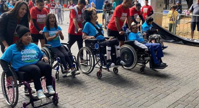 Com mais de 750 participantes, Corrida Rústica PCD movimentou o "A Rua é Nossa" Participantes da Corrida Rústica PCD