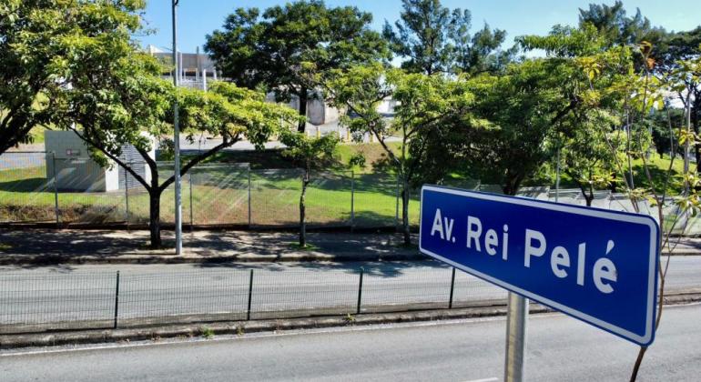 PBH homenageia Rei Pelé com nome em Avenida no entorno do Mineirão