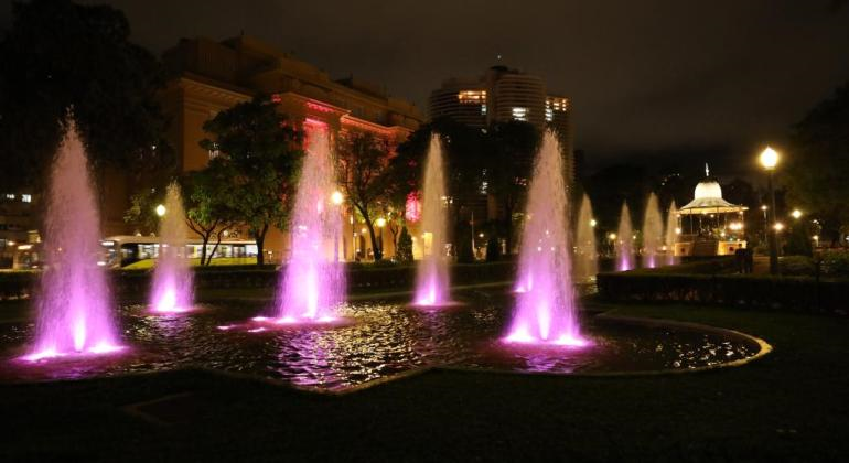 Outubro Rosa: Santa Casa de BH recebe iluminação em apoio à campanha -  Gerais - Estado de Minas