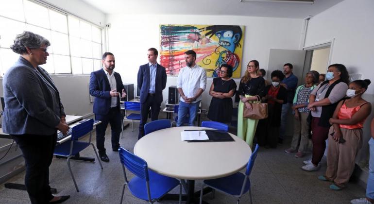 Prefeitura firma convênio com o Governo do Reino Unido para ações de inclusão digital e empreendedorismo social em vilas e favelas Escola Profissionalizante Raimunda da Silva Soares