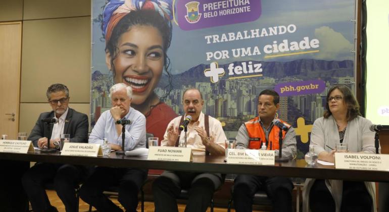 Fuad Noman e representantes em coletiva