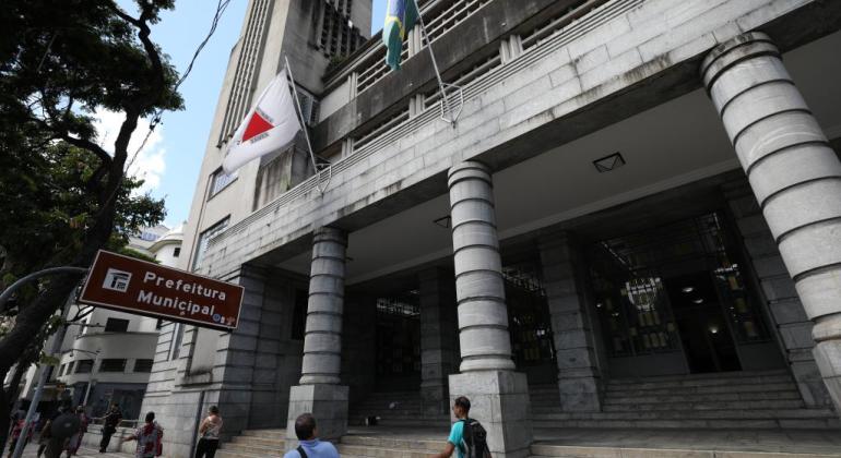 PBH publica neste sábado (16) a nomeação de 248 professores e de 20 bibliotecários PBH publica neste sábado (16) a nomeação de 248 professores e de 20 bibliotecários