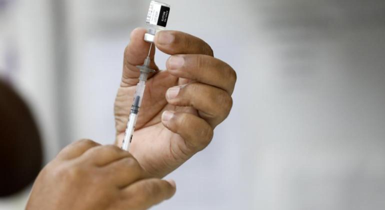 Mais de 52 mil doses de vacinas foram aplicadas nas escolas na rede municipal Mais de 52 mil doses de vacinas foram aplicadas nas escolas na rede municipal