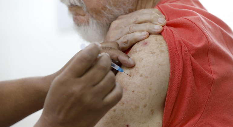 Vacina contra a covid-19, financiada pela PBH, chega à penúltima etapa de testes