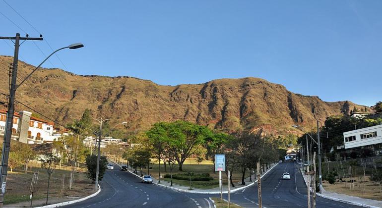 PGM ajuíza Ação Civil Pública contra a mineração na Serra do Curral PGM ajuíza Ação Civil Pública contra a mineração na Serra do Curral