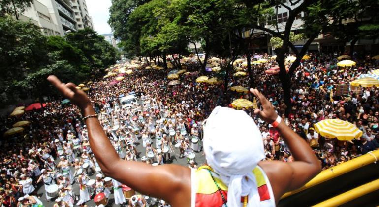 PBH divulga período de cadastramento de ambulantes para o Carnaval de BH 2023 Bloco de Rua no Carnaval