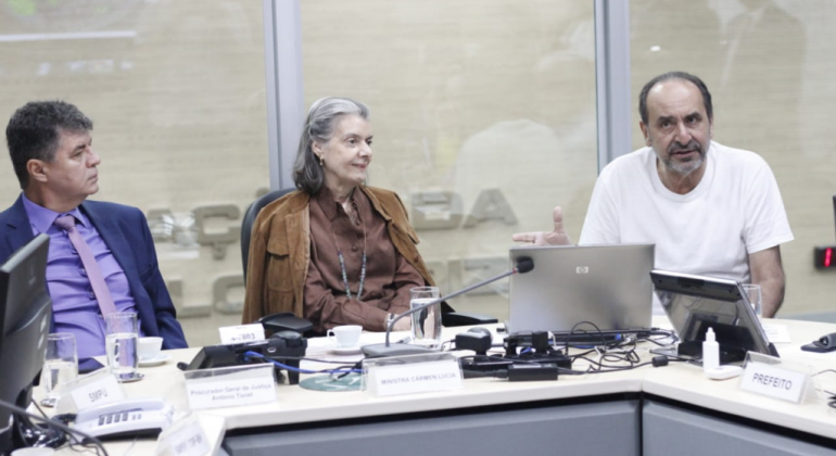 Ministra Cármen Lúcia visita gabinete do prefeito no COP Ministra do Supremo Tribunal Federal (STF), Cármen Lúcia, o procurador-geral de Justiça Antônio Sérgio Tonet e o prefeito Alexandre Kalil