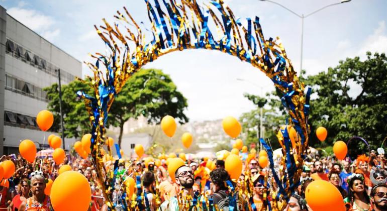 PBH abre cadastramento de ambulantes para o Carnaval de 2023 PBH abre cadastramento de ambulantes para o Carnaval de 2023