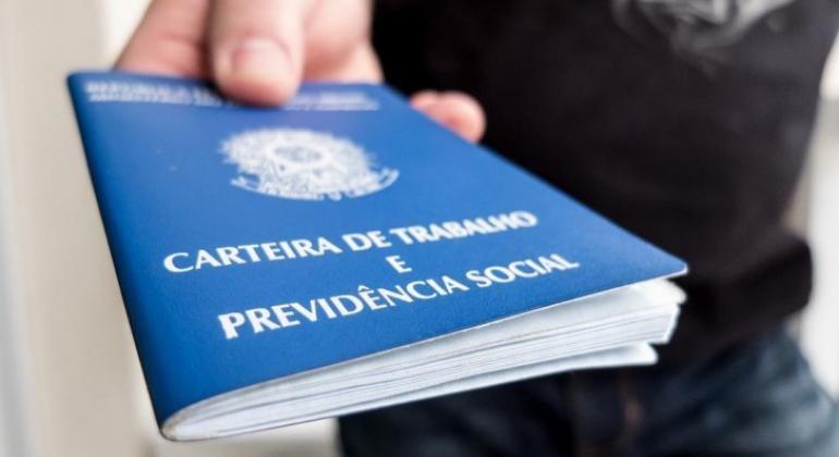 Prefeitura promove ação itinerante do Sine no bairro Vista Alegre Prefeitura promove ação itinerante do Sine no bairro Vista Alegre
