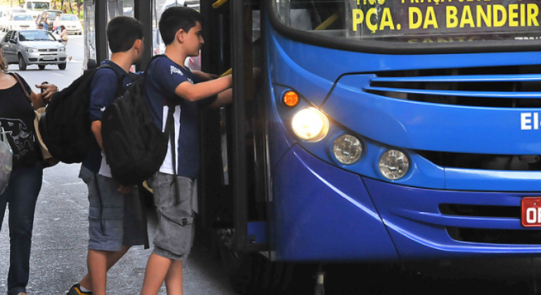 Alunos com alteração de endereço têm até 27 de janeiro para renovar Meio Passe Alunos com alteração de endereço têm até 27 de janeiro para renovar Meio Passe