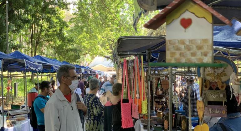 Feira da Economia Solidária terá programação regular nos parques municipais Feira da Economia Solidária